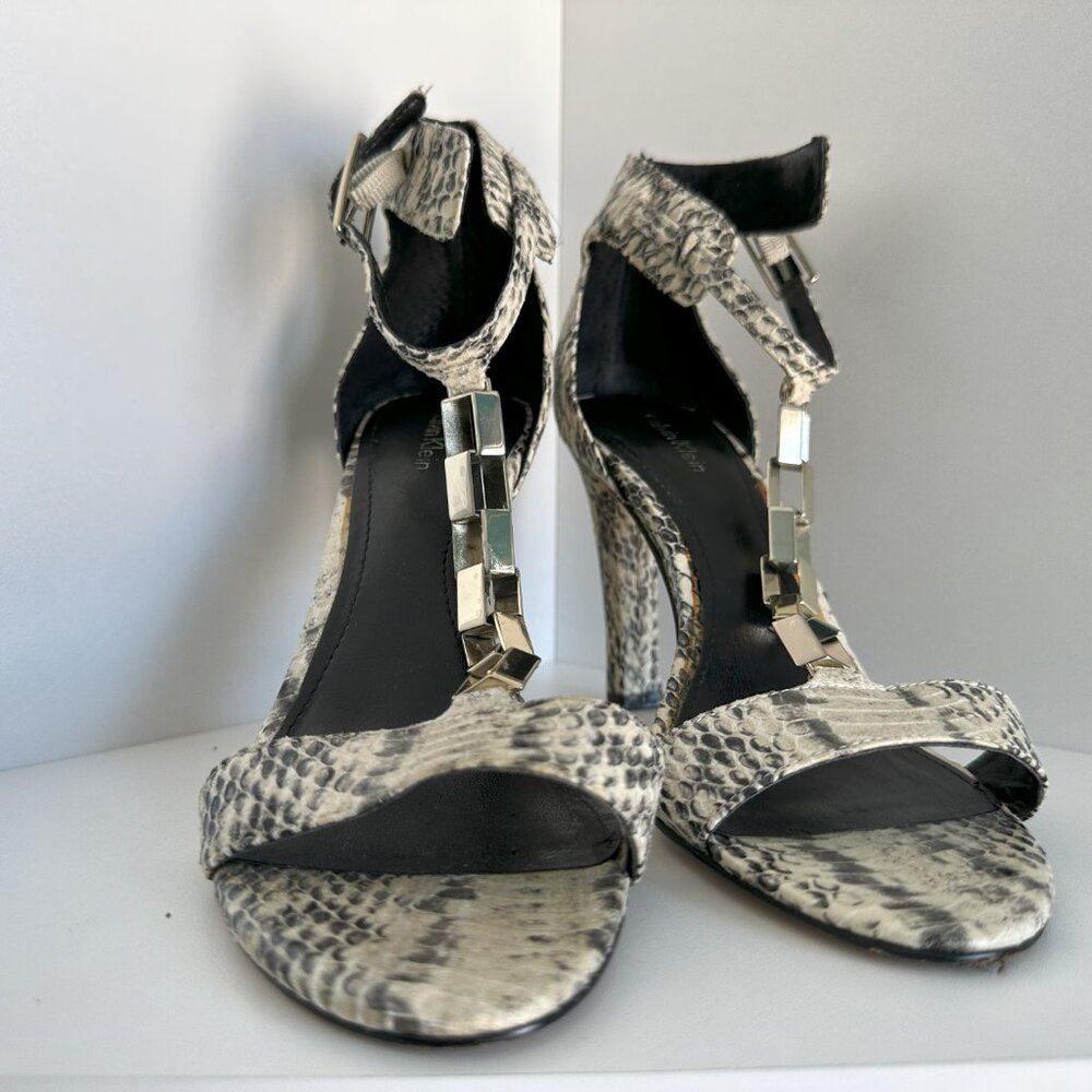 CALVIN KLEIN | Black & Cream Snakeskin Sandals Sz 7.5 - Picture 2 of 5